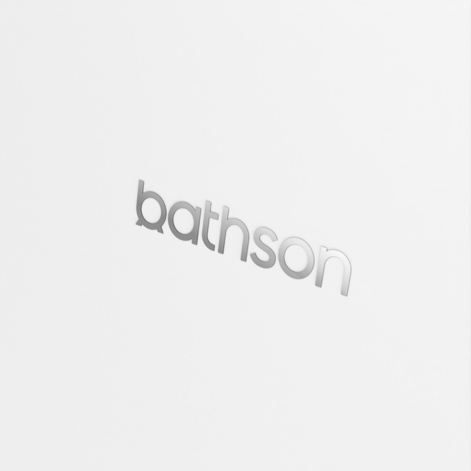 Beyaz bağımsız küvet üzerinde Bathson logosu